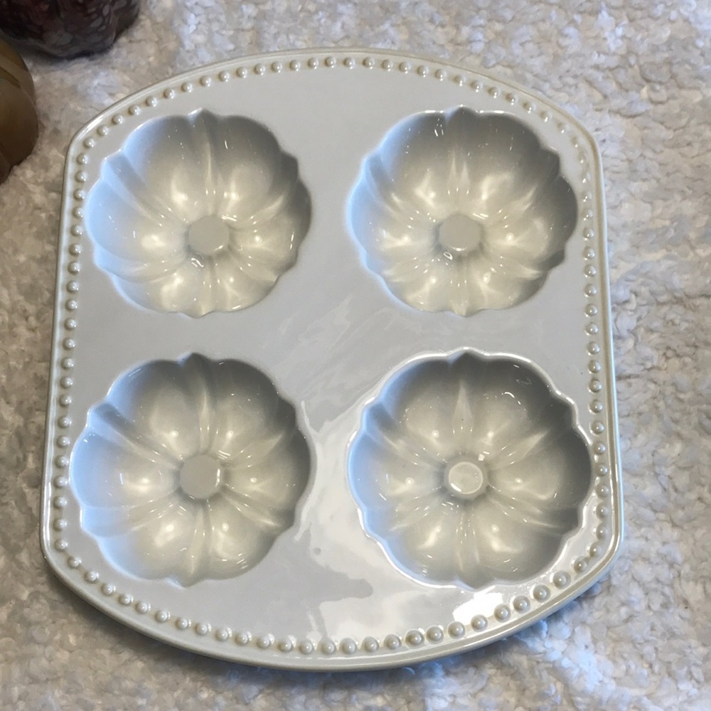 Princess House Pavillion mini Bundt pan Ivory stoneware